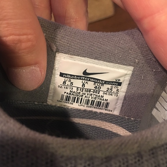 Woman’s Nike’s - Picture 7 of 8